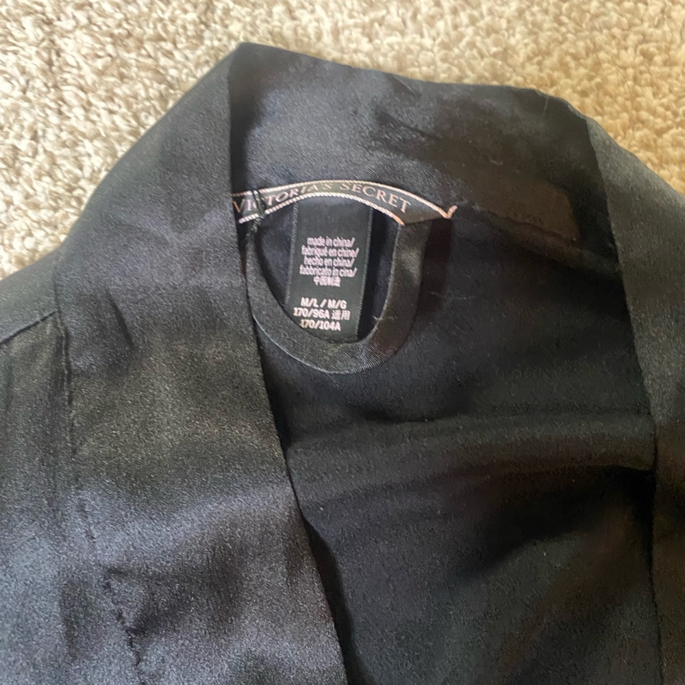 Victoria’s Secret robe - Picture 2 of 3